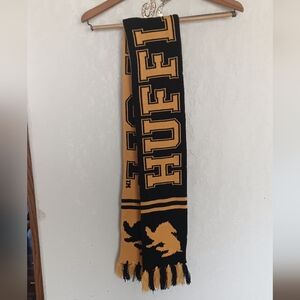 Harry Potter Hufflepuff Winter Scarf Warner Bros RARE Y2K Warner Bros
